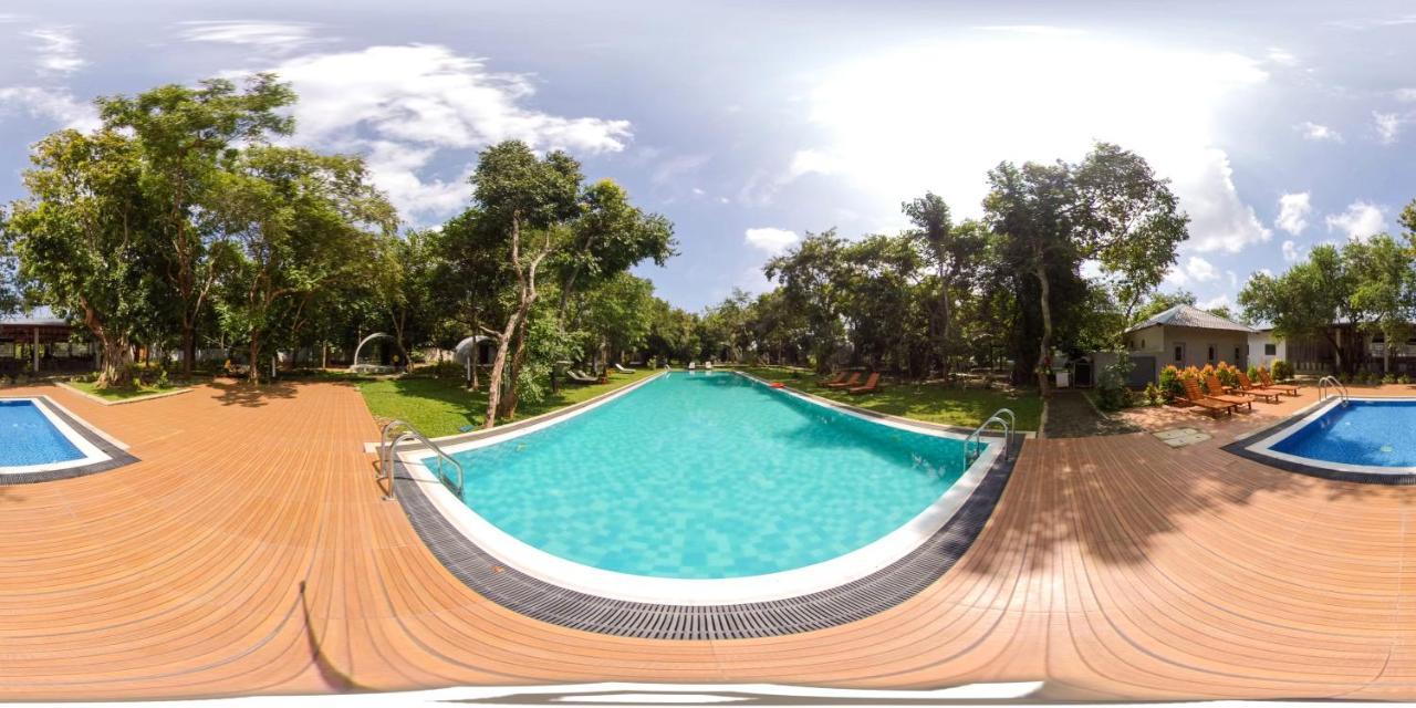 Nivadoo Resort Sigiriya Exterior foto A 360° image of a swimming pool