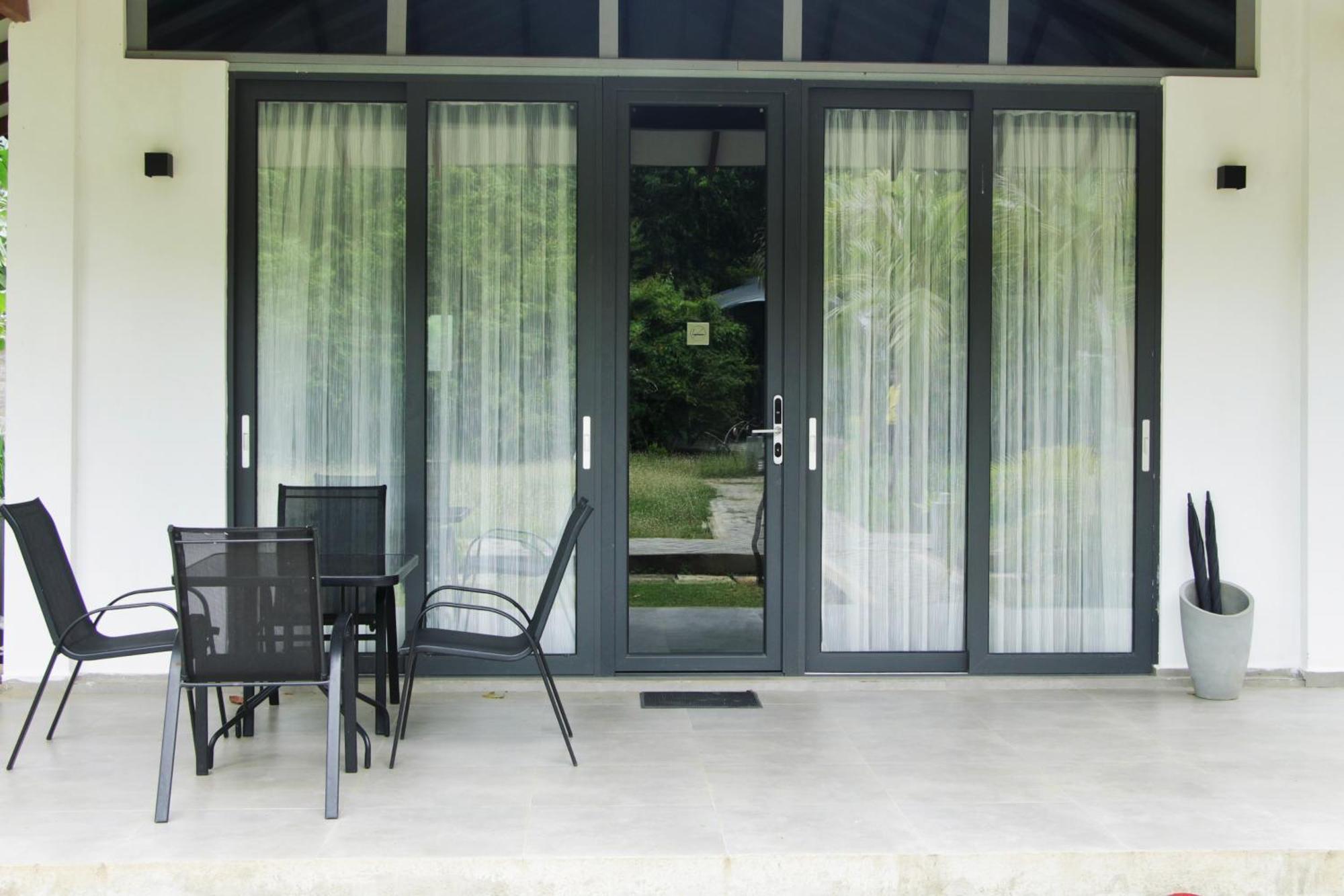 Nivadoo Resort Sigiriya Quarto foto A set of sliding doors